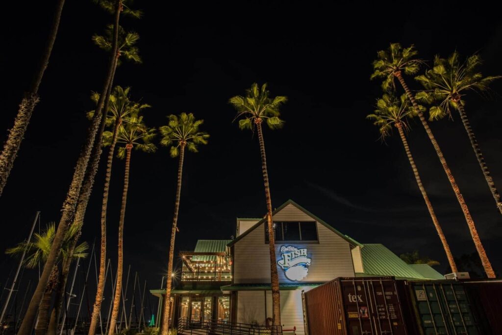 San Pedro Fish Market of Alamitos Bay – palm trees